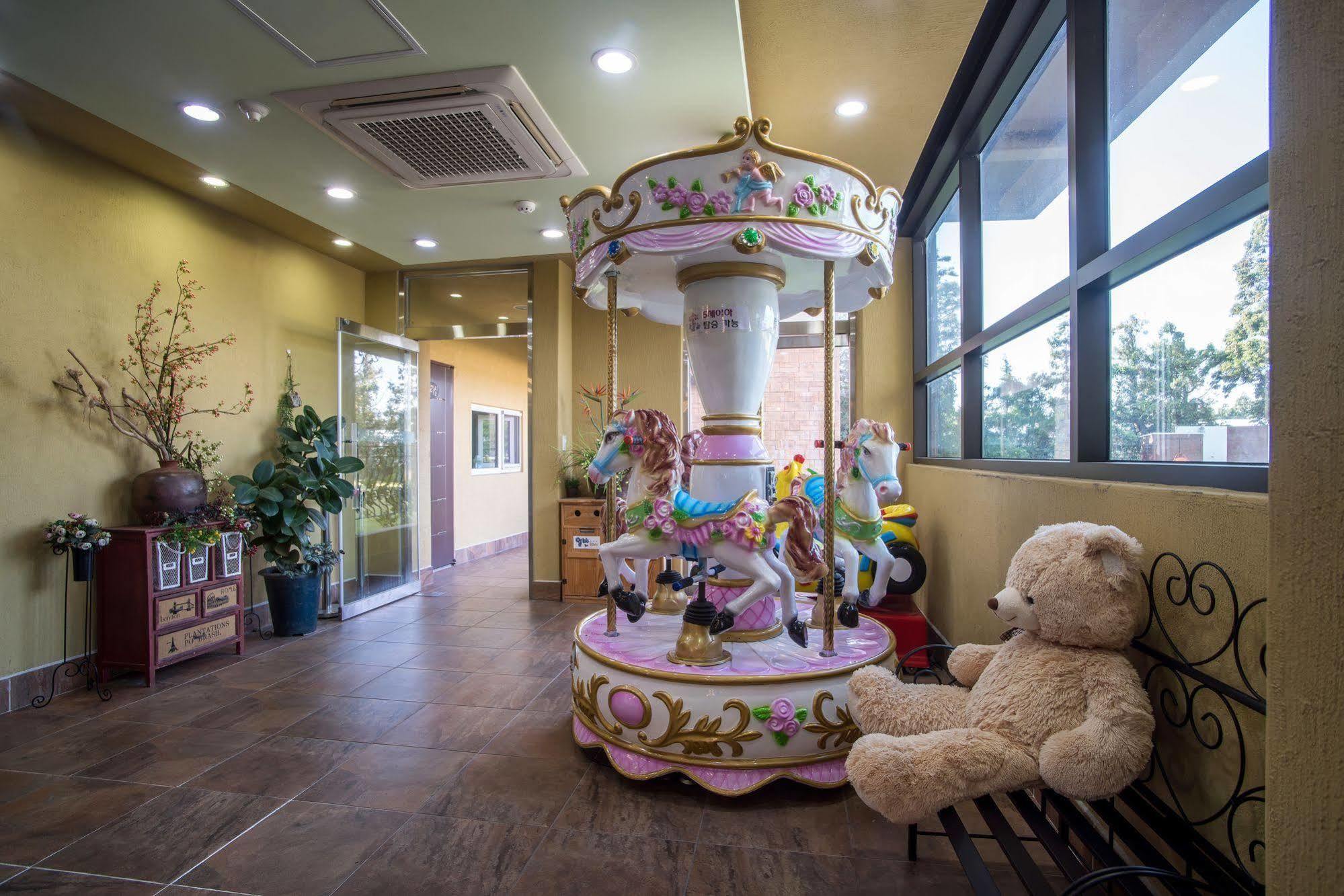 Famille Spa Resort Seogwipo Exterior photo