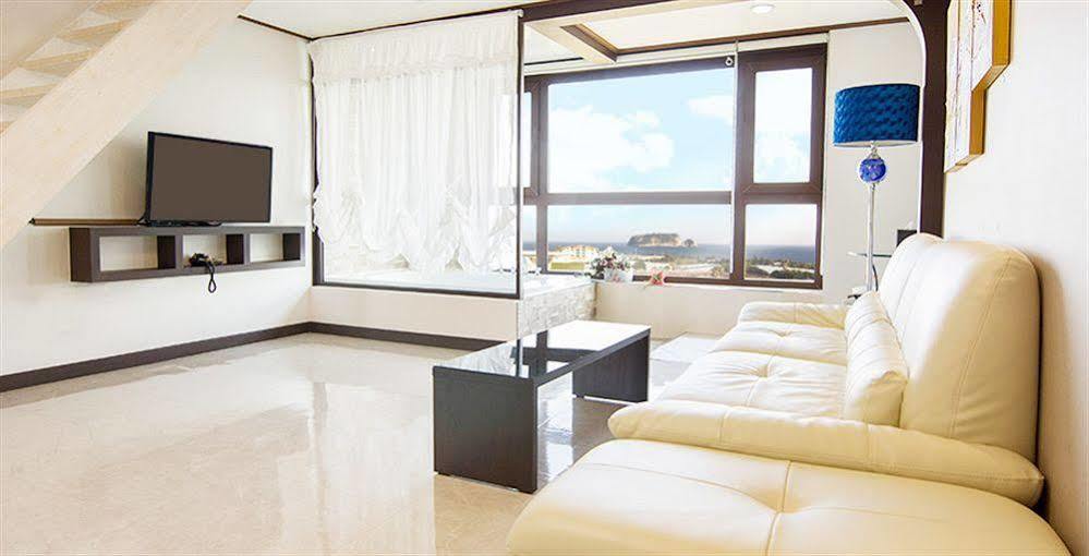 Famille Spa Resort Seogwipo Exterior photo